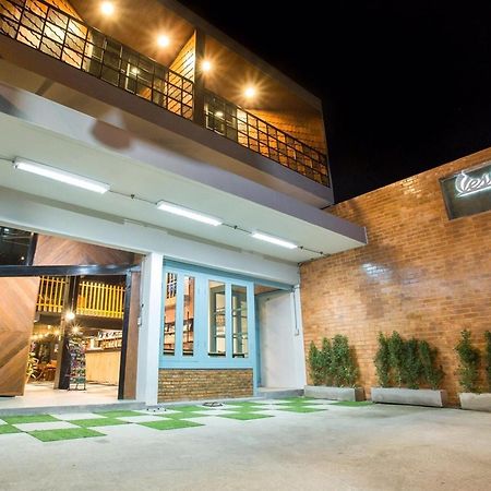 Vestique Hostel Чиангмай Экстерьер фото
