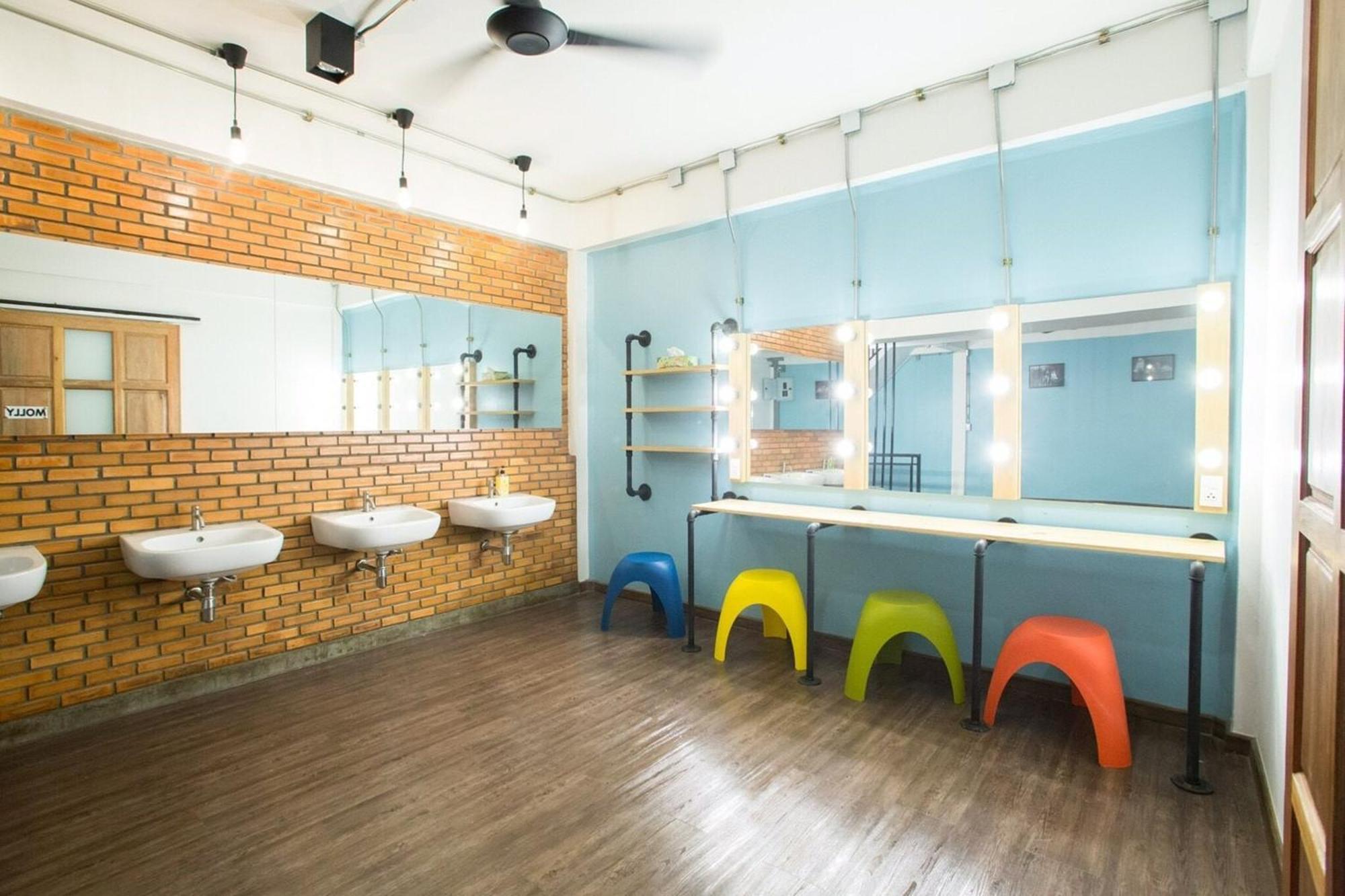 Vestique Hostel Чиангмай Экстерьер фото
