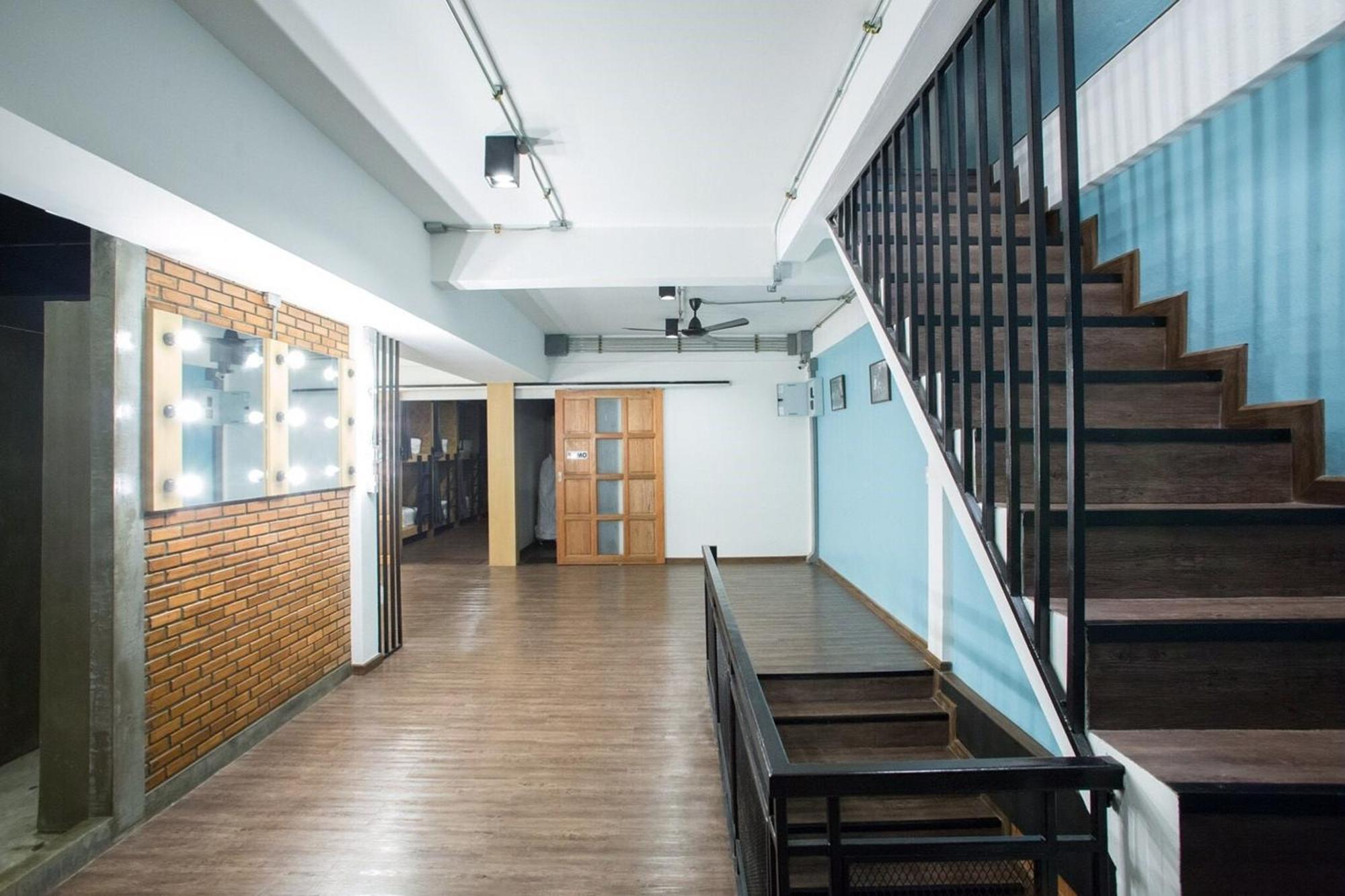 Vestique Hostel Чиангмай Экстерьер фото